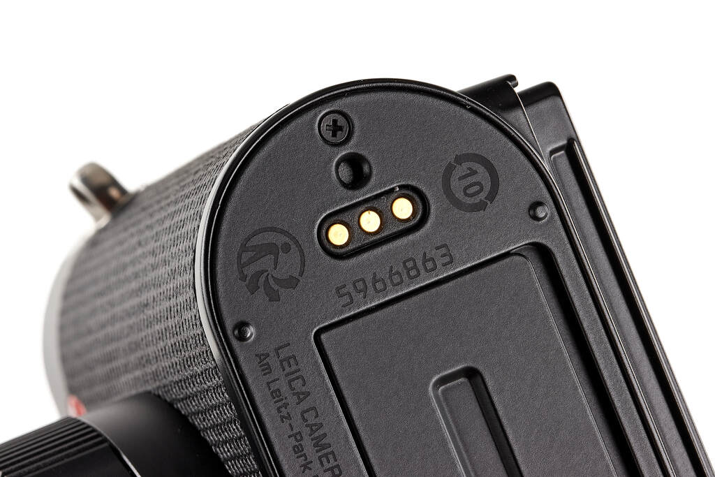 Leica Q3 19080 - like new with one year guarantee