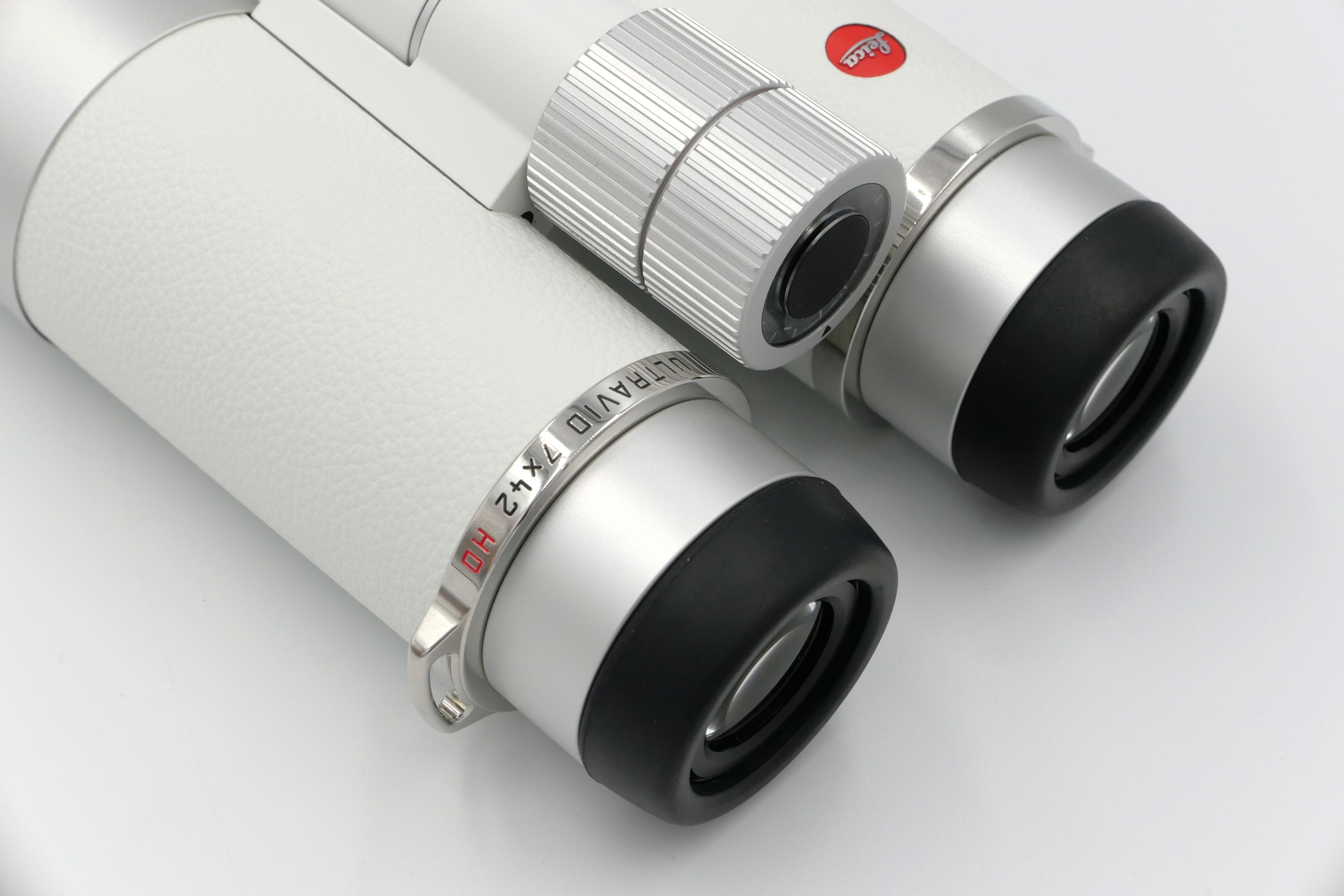 Leica Ultravid 7x42 "White Ocean"