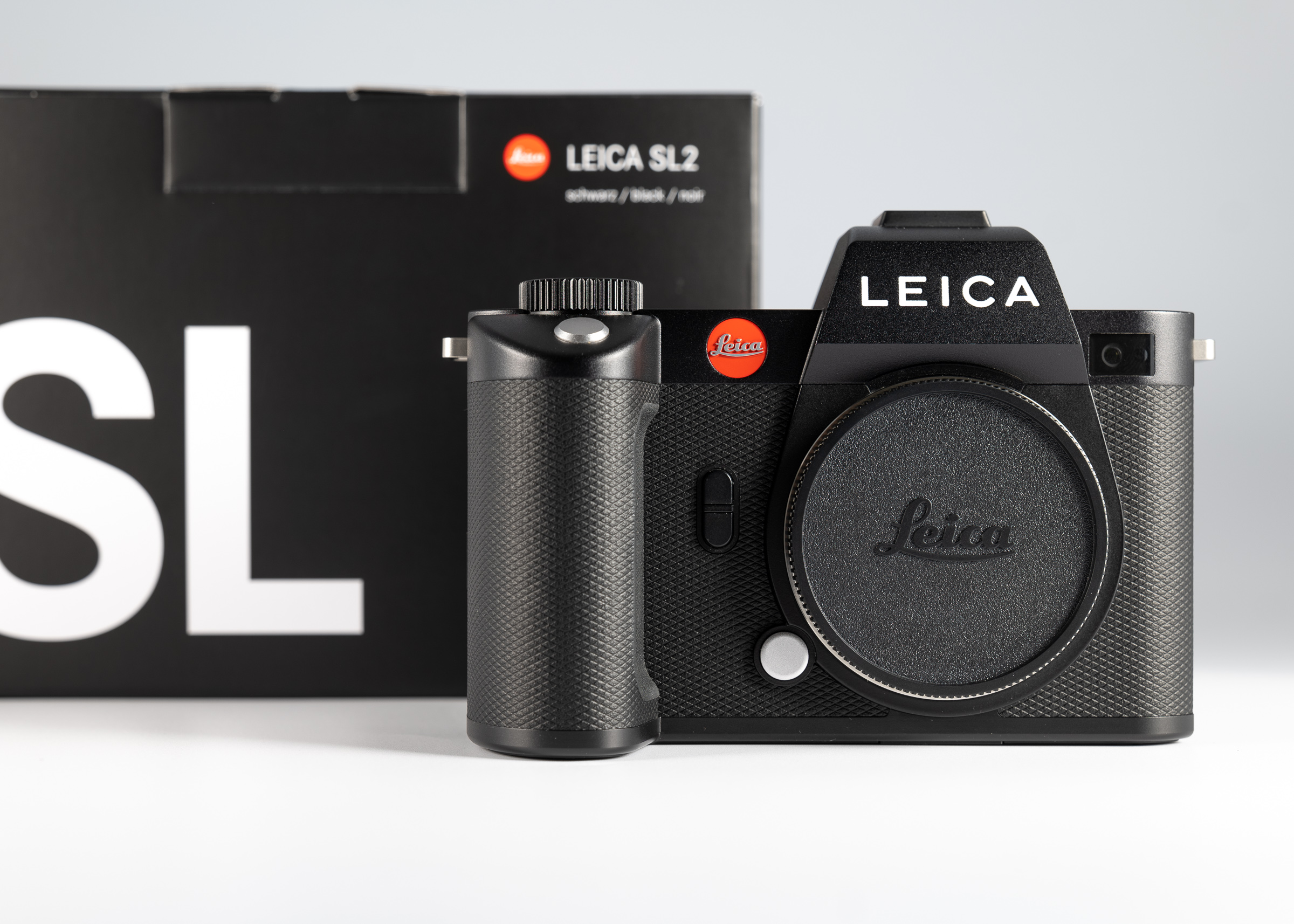 Leica SL2. black.