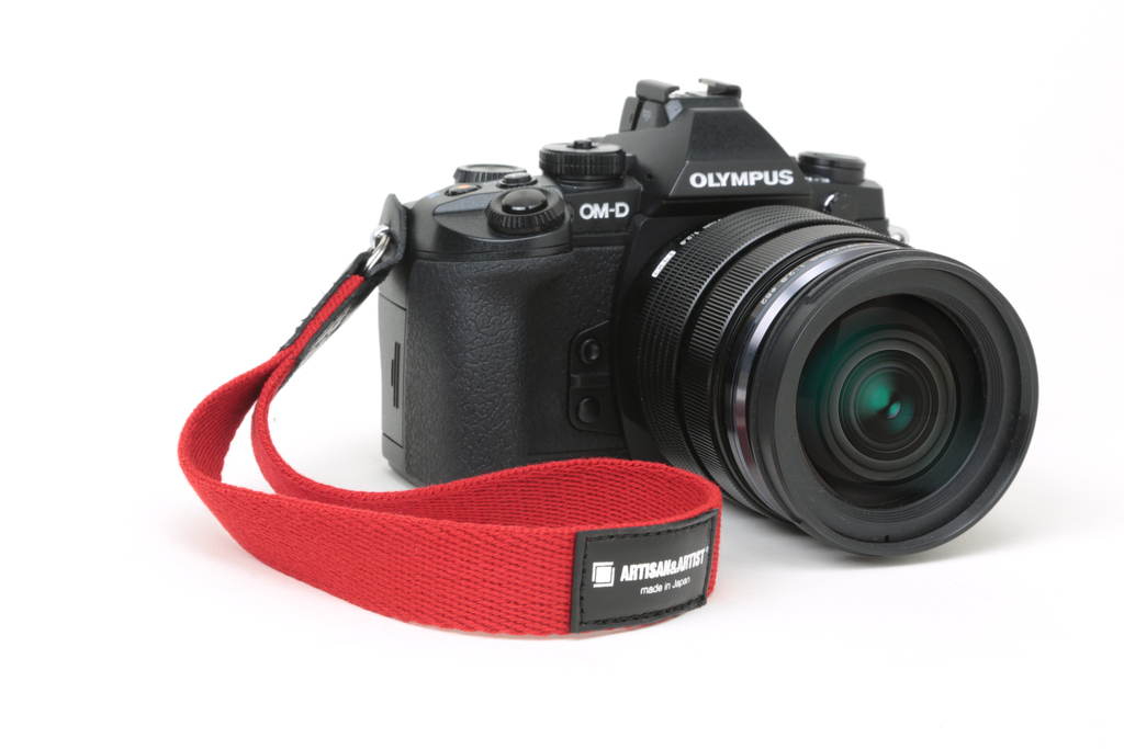 Artisan&Artist Acrylic camera strap ACAM 295 RED