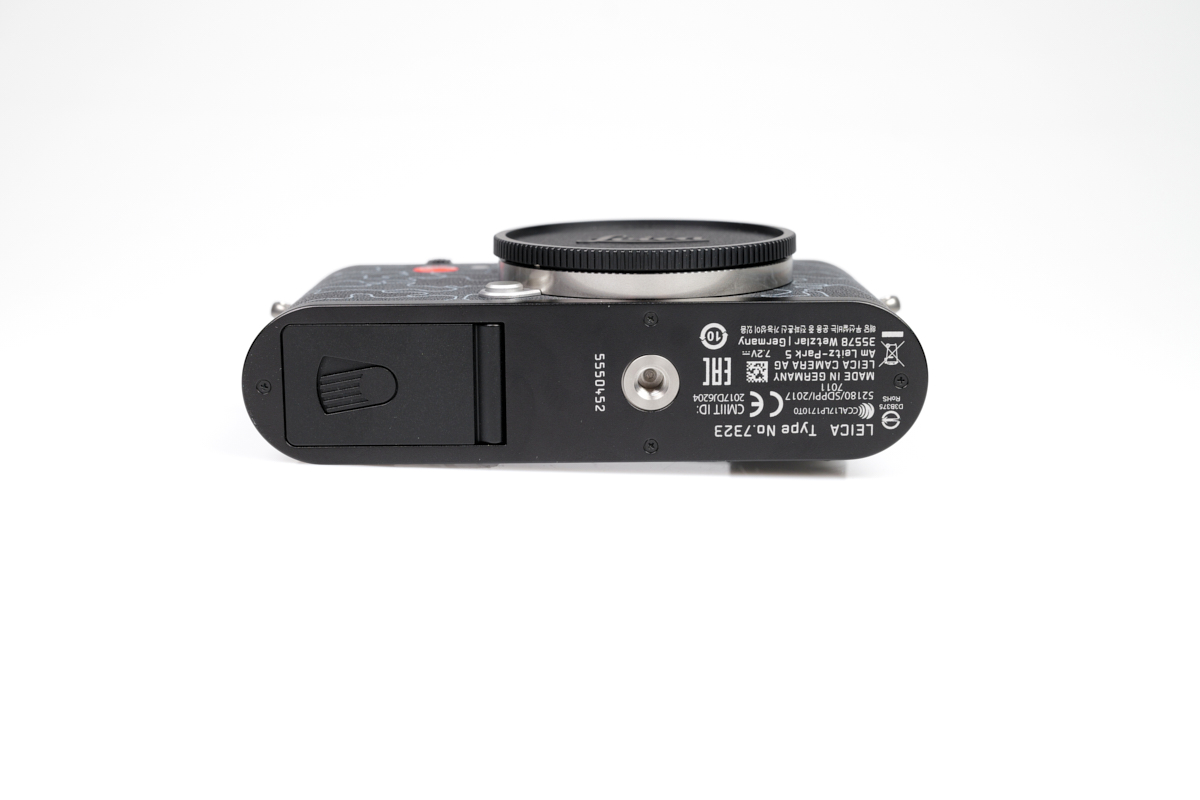LEICA CL ´´URBAN JUNGLE by JEAN PIGOZZI´´
