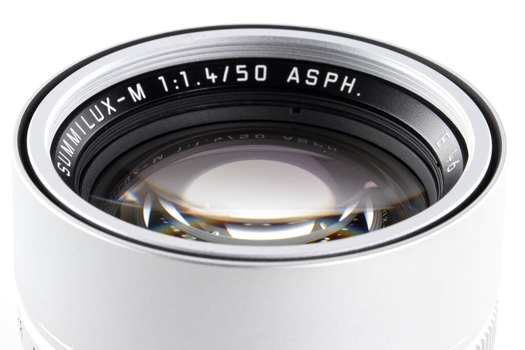 Leica Summilux-M 11717 'Portugal' 1,4/50mm chrome ASPH. 6-bit - with 2 years guarantee Leica Summilux-M 11717 'Portugal' 1,4/50mm chrome ASPH. 6-bit - with 2 years guarantee