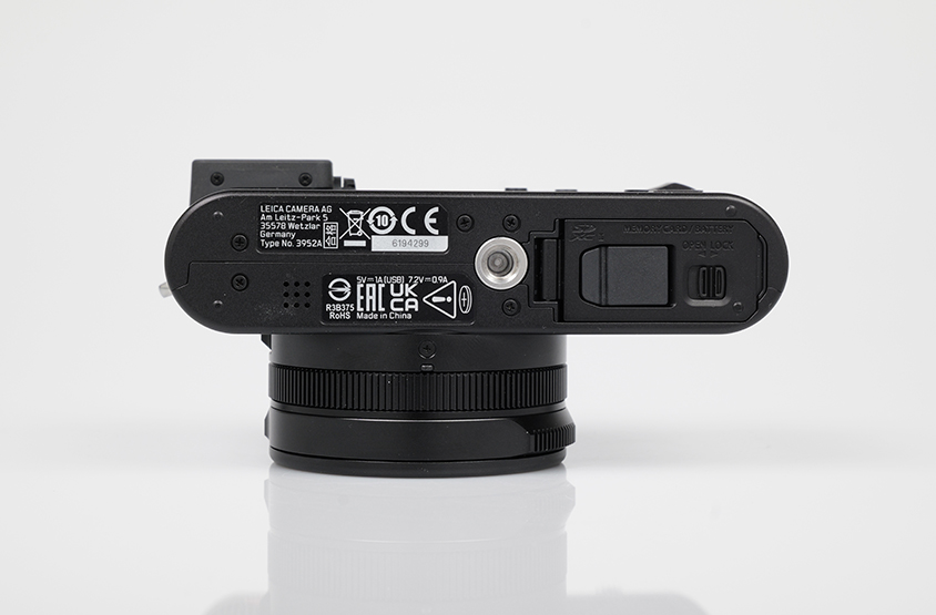 LEICA D-LUX 8, black lacquered