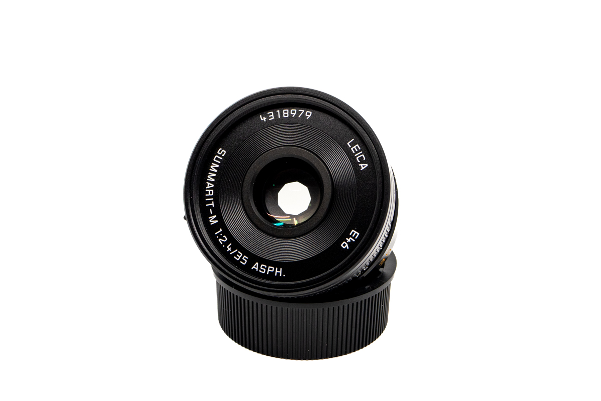 Leica Summarit-M 2.4/35mm, black.