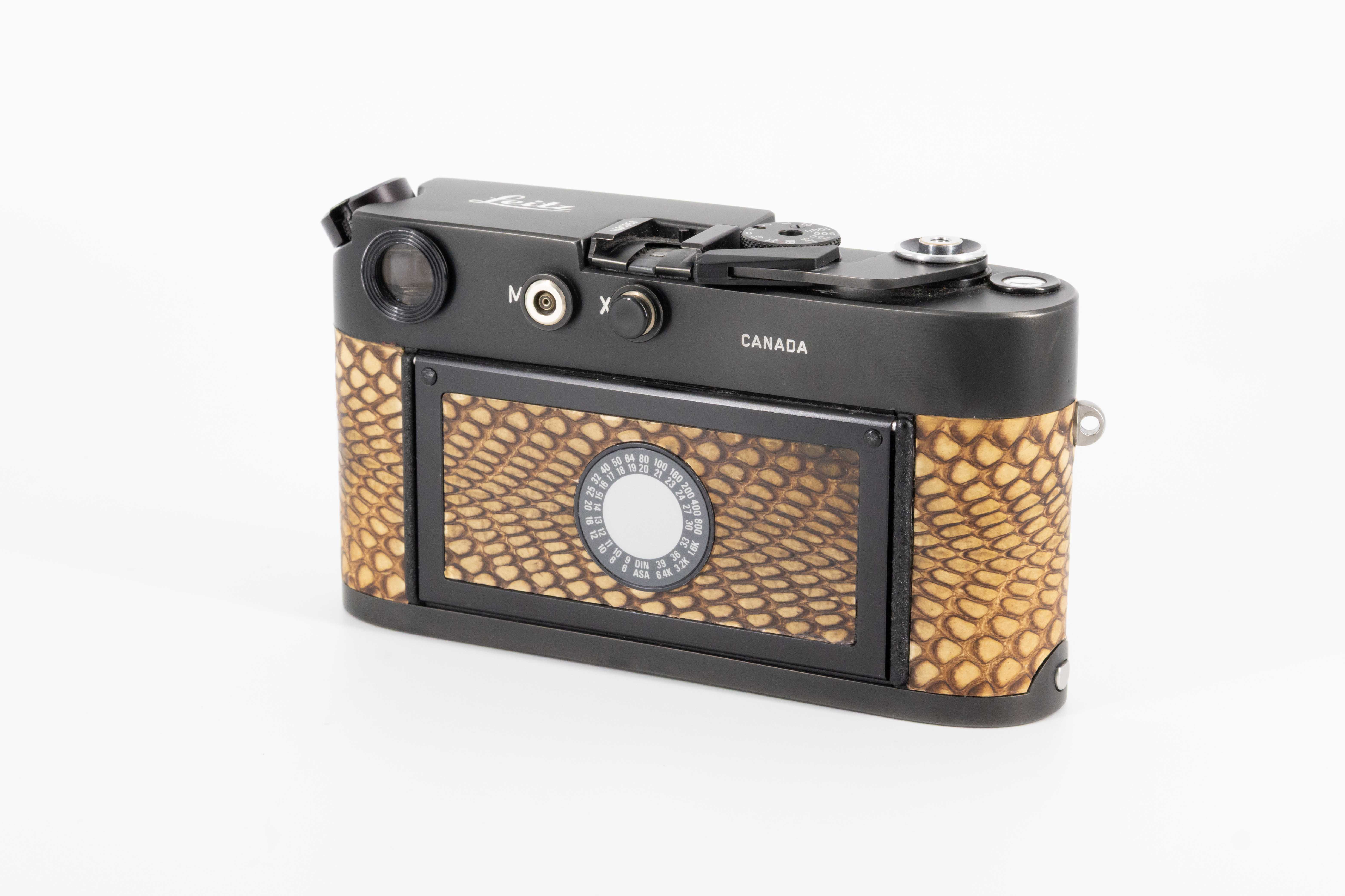 Leica M4-2 black chrome-plated, modified with Cobra leather
