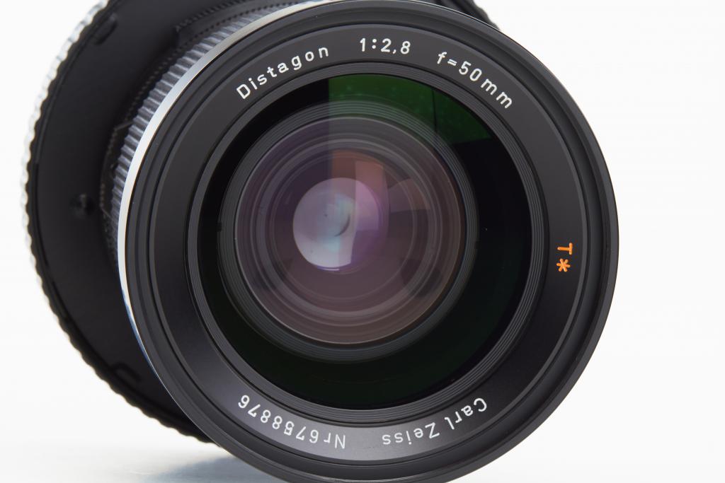 Carl Zeiss f. Hasselblad 2000FC 50/2,8 Distagon F T* Carl Zeiss f. Hasselblad 2000FC 50/2,8 Distagon F T*
