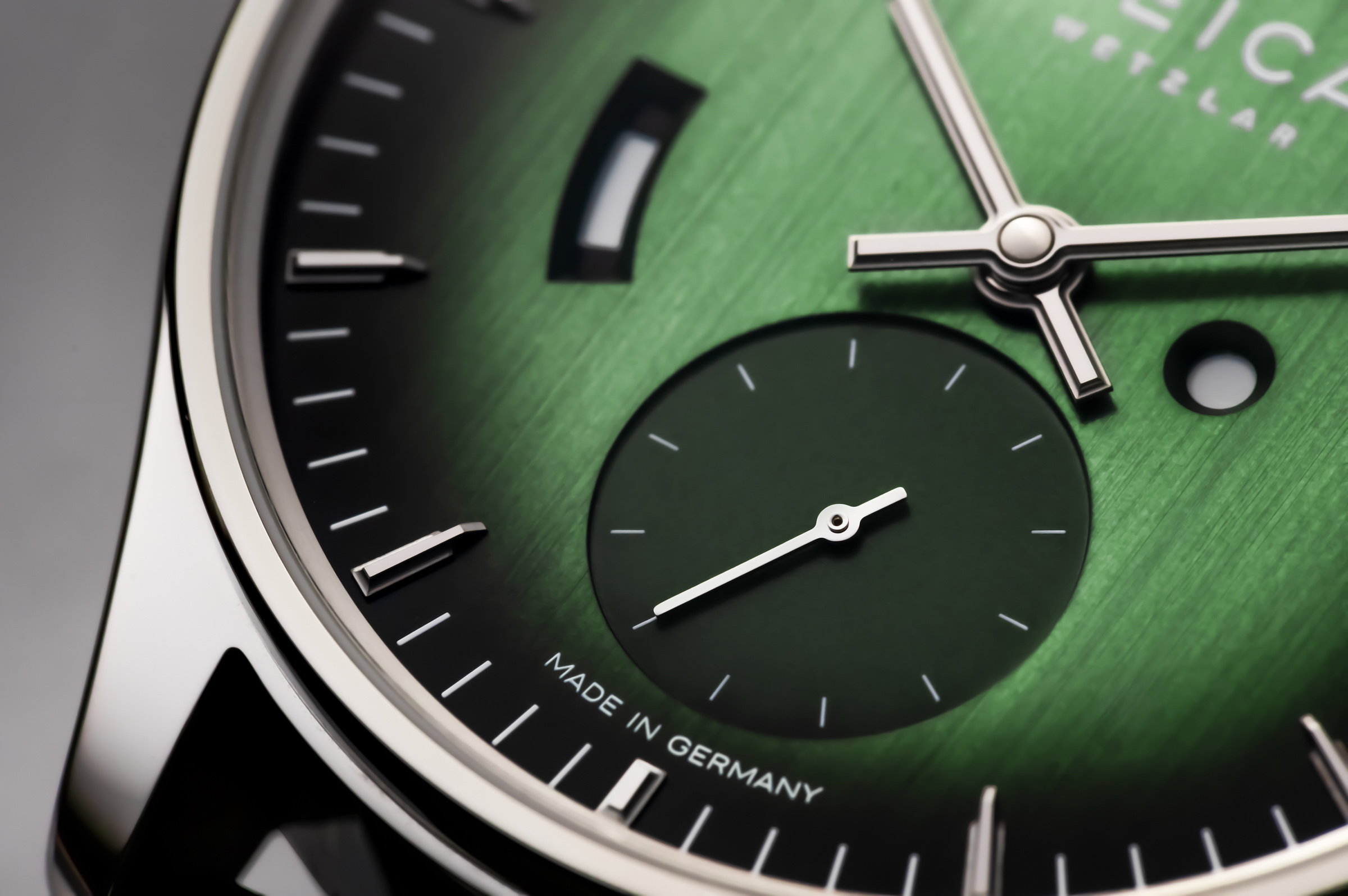 Leica ZM1 Urban Green with calfskin strap