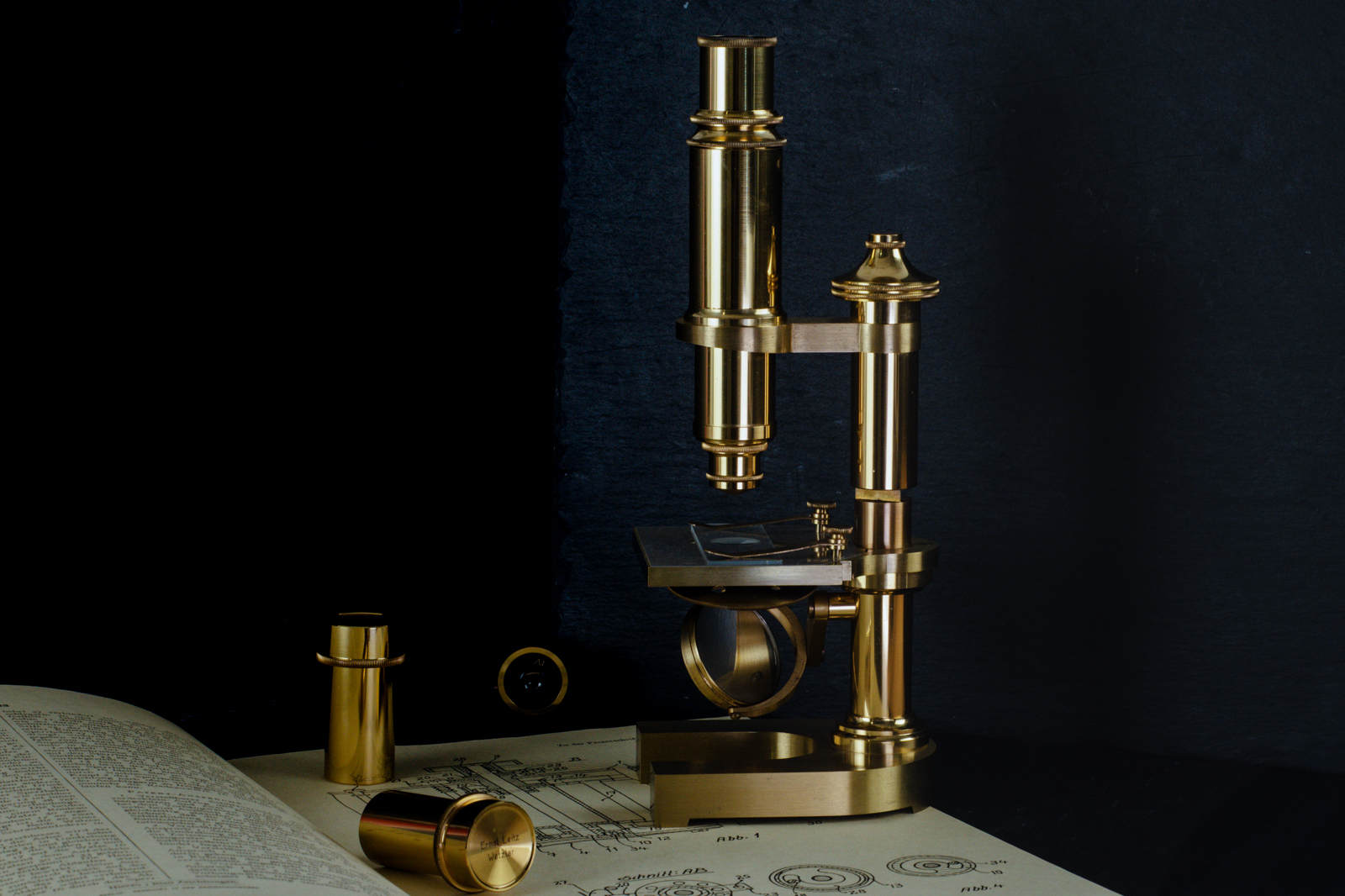 Leica Leitz Brass Microscope Leica Leitz Brass Microscope