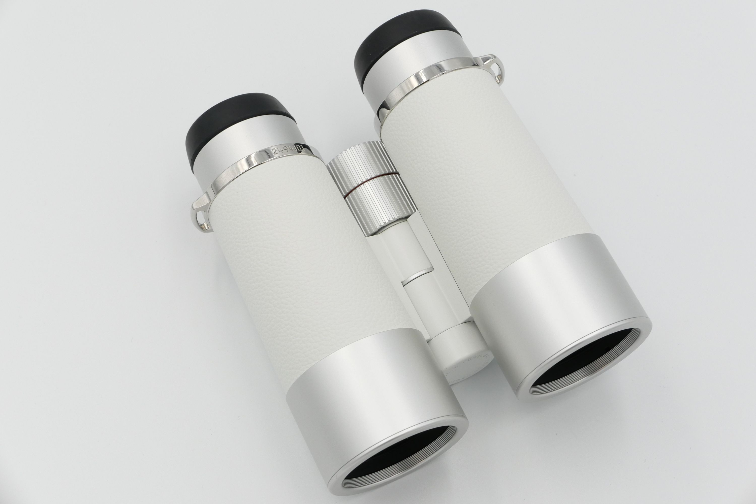 Leica Ultravid 7x42 "White Ocean"
