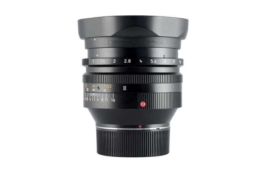 Leica Noctilux-M 1:1/50 m. Sliding lens hood 6bit 11822