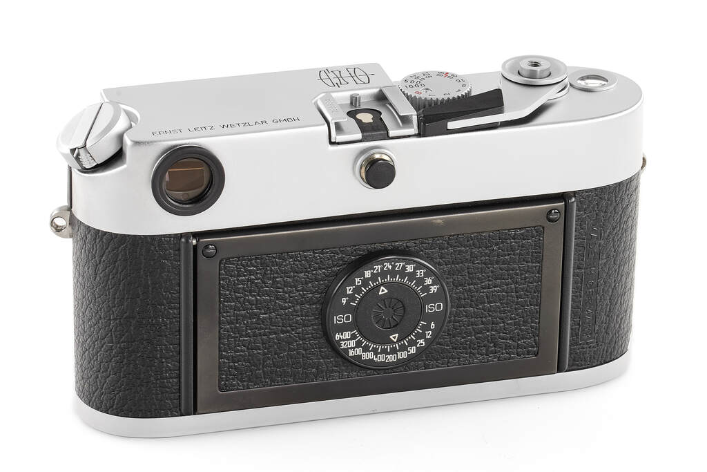 Leica M6 10414 chrome 'Elmar engraving'