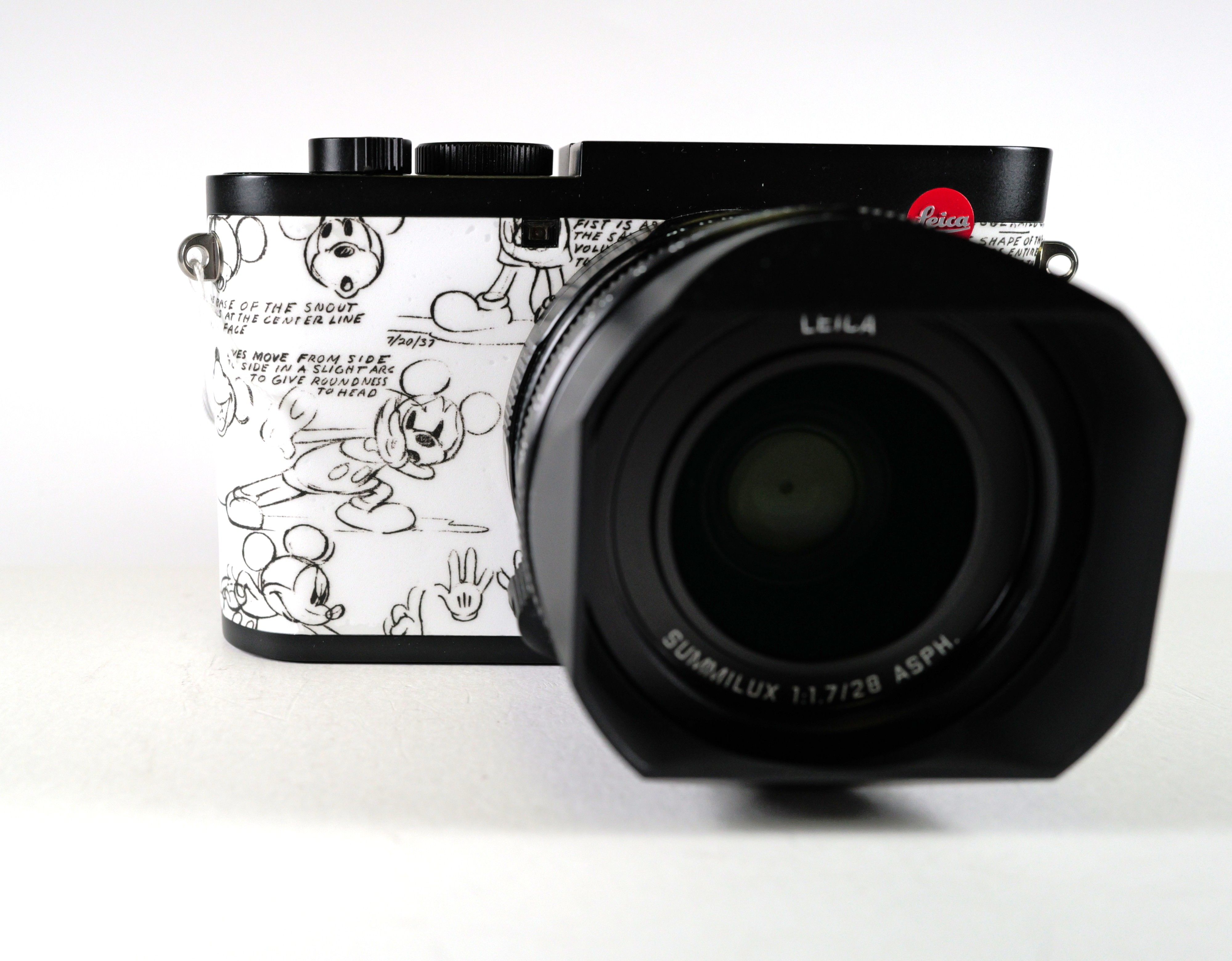 Leica Q2 DISNEY "100 Years of Wonder" (E/U/JP)