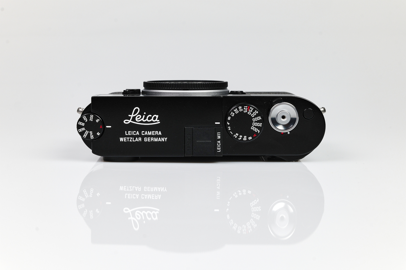 Leica M11, glossy black lacquered